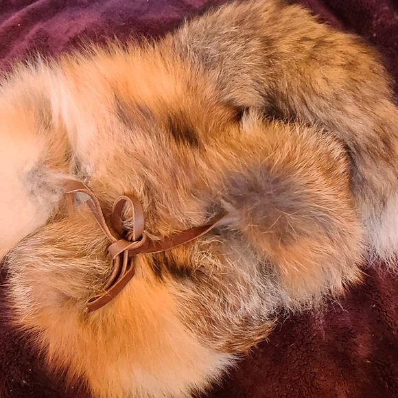true fox fur trapper hat with tail - Picture 3 of 3